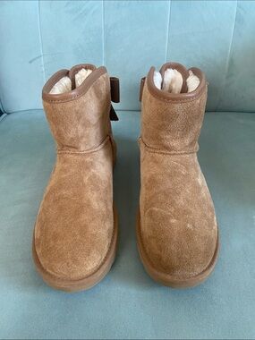 UGG TAN BOOTIES SZ6